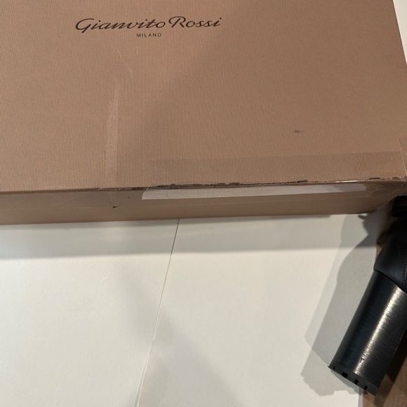 Gianvito Rossi Alaska Leather Fur-Trimmed Boots - Size 38. Dust Bags and Box. - Picture 13 of 16